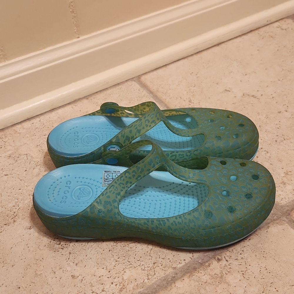 Crocs Women's "Carlie" Blue & Green Leopard-Print Mary Jane Clogs Size 6